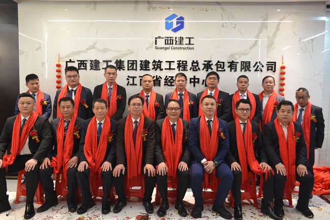 集体合照。关业芳 摄（建图）.jpg