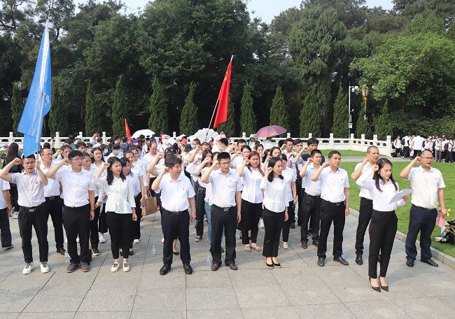 沉温入党誓词。周煜川摄（建图）.jpg