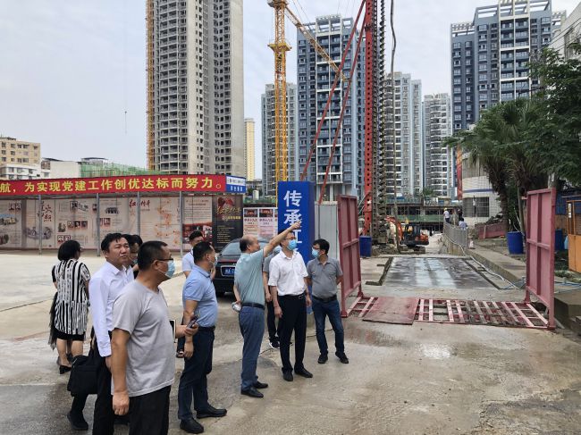 查抄施工现场。龚媚媚 摄（建图）.jpg